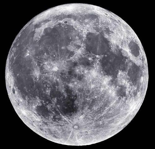 A full moon. Image courtesy of www.smithsonianscience.org . jzfullmoon