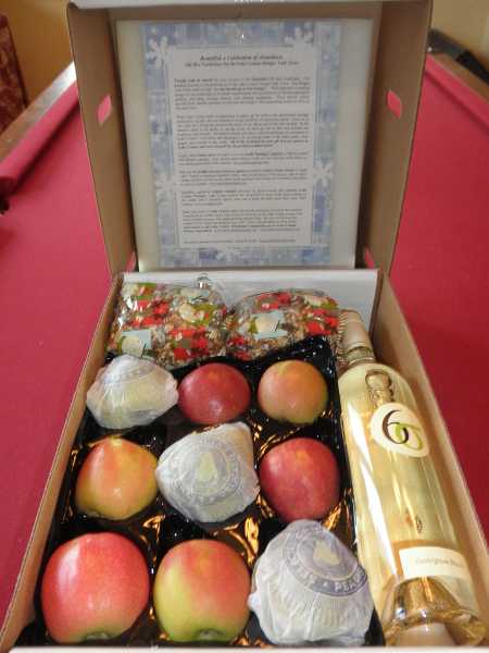 Bountiful Gift Boxes are once again available. Proceeds from the boxes benefit the Lake County Hunger Task Force. Photo courtesy of Michelle Scully. bountifulgiftbox