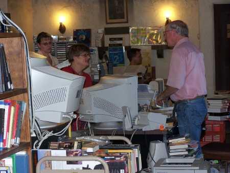 Inside Middletown’s Gibson Library. Gehlen Palmer assists patrons in the cramped Middletown Library in this 2006 photo. Photo by Jan Cook. 2006gibsonlibrary