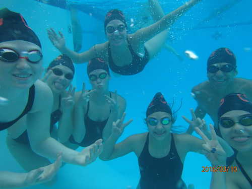 031016swimteamunderwater
