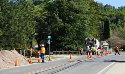 Epidendio Construction works on a water main project on Country Club Drive in Lucerne, Calif., for California Water Service Co. on Monday, April 4, 2016. Photo by Elizabeth Larson/Lake County News. 040416calwaterwork