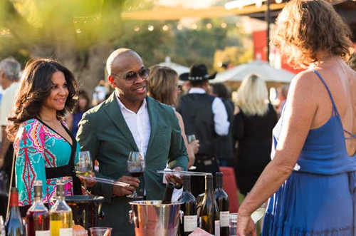 091716wineauctioncouple